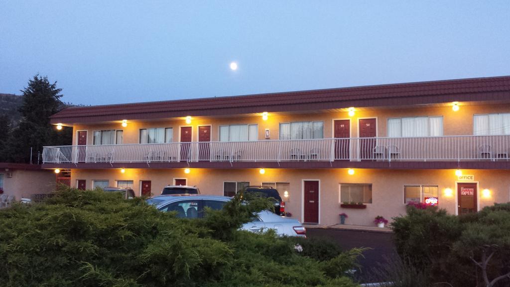 Swiss Sunset Inn ペンティクトン エクステリア 写真