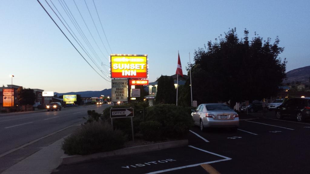 Swiss Sunset Inn ペンティクトン エクステリア 写真