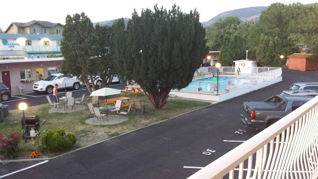 Swiss Sunset Inn ペンティクトン エクステリア 写真