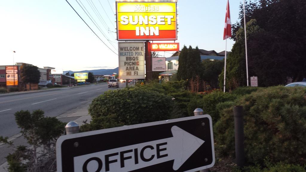 Swiss Sunset Inn ペンティクトン エクステリア 写真