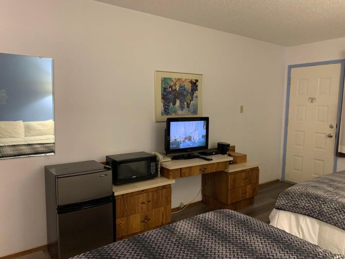 Swiss Sunset Inn ペンティクトン エクステリア 写真