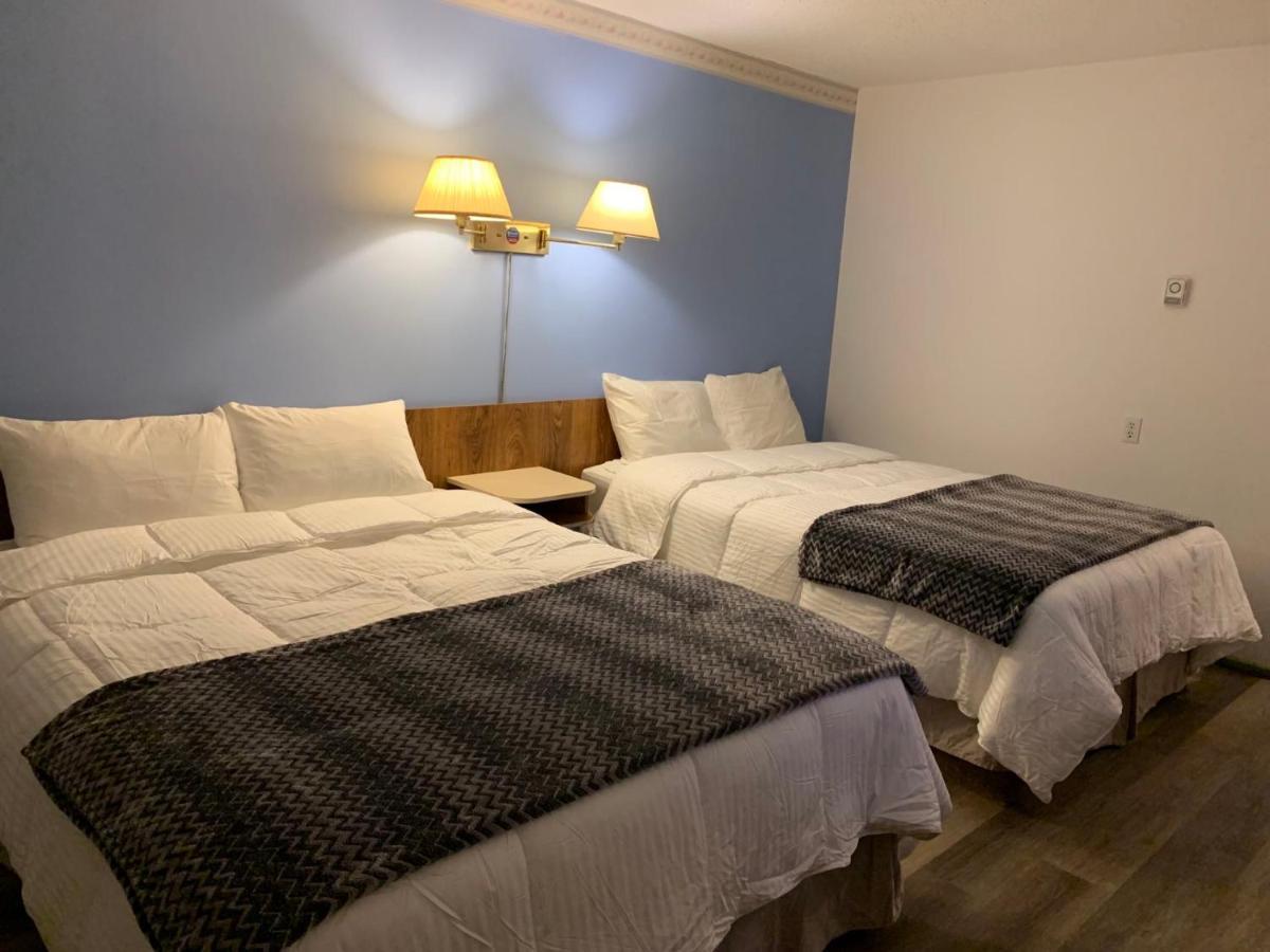 Swiss Sunset Inn ペンティクトン エクステリア 写真