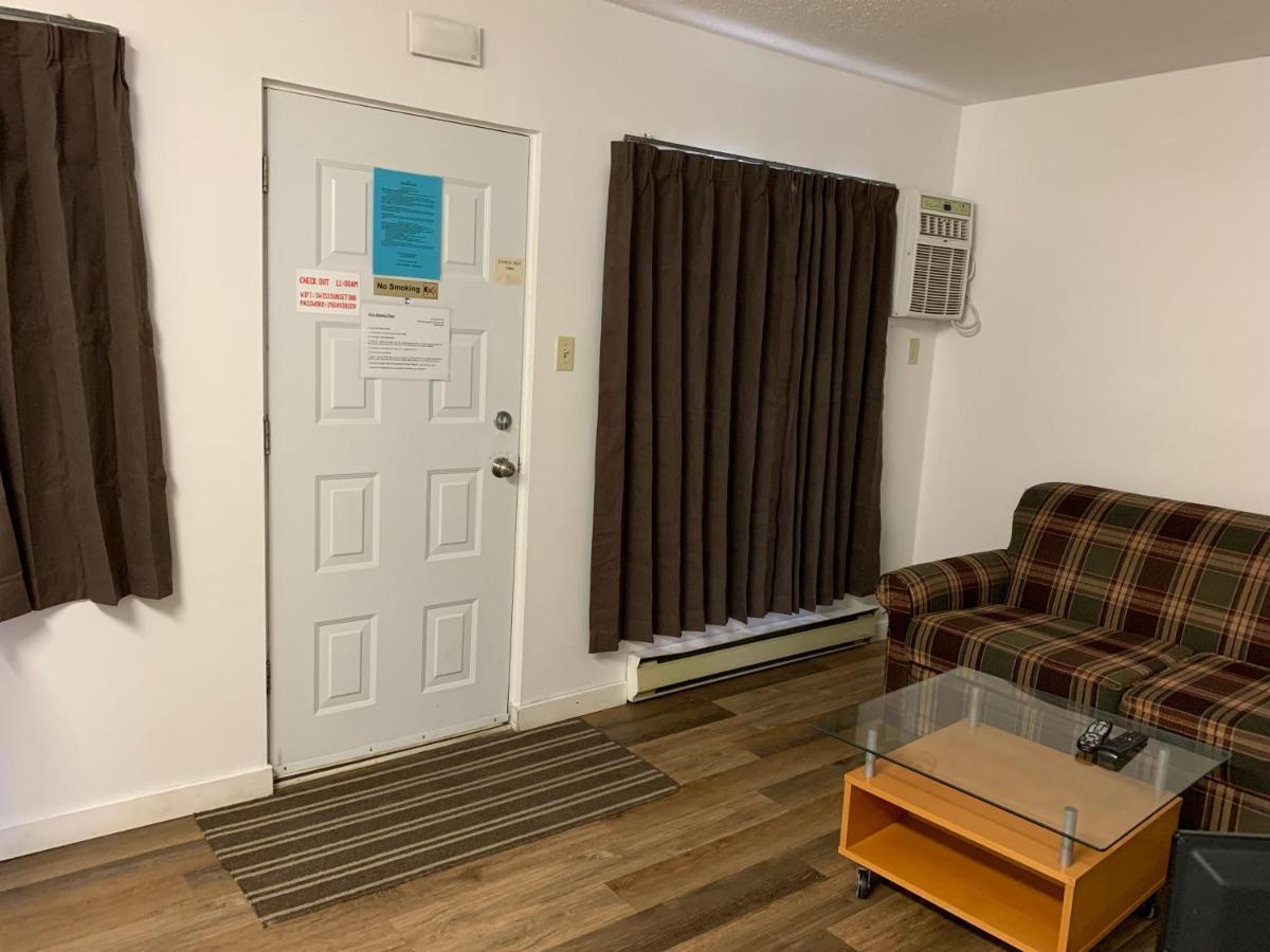 Swiss Sunset Inn ペンティクトン エクステリア 写真