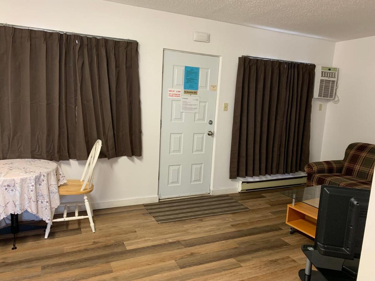Swiss Sunset Inn ペンティクトン エクステリア 写真