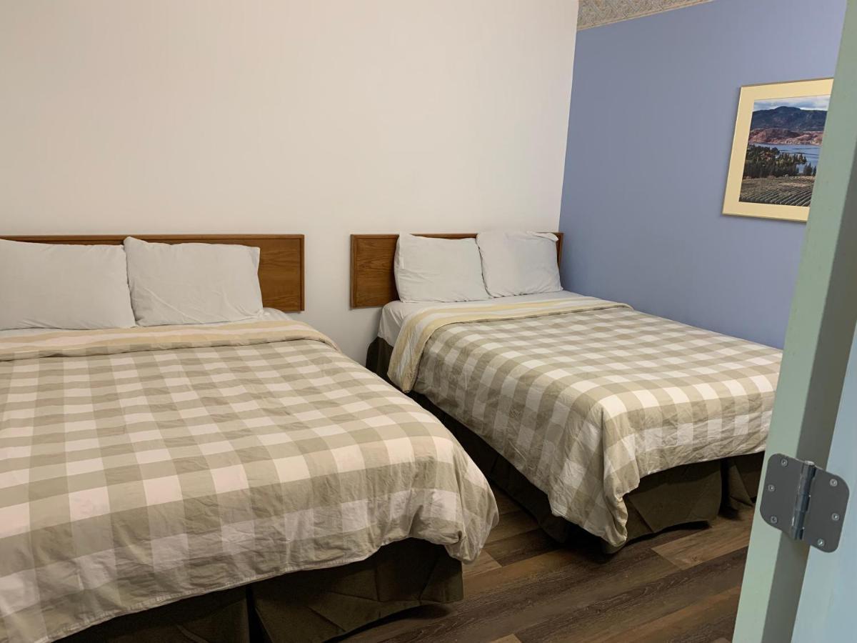 Swiss Sunset Inn ペンティクトン エクステリア 写真