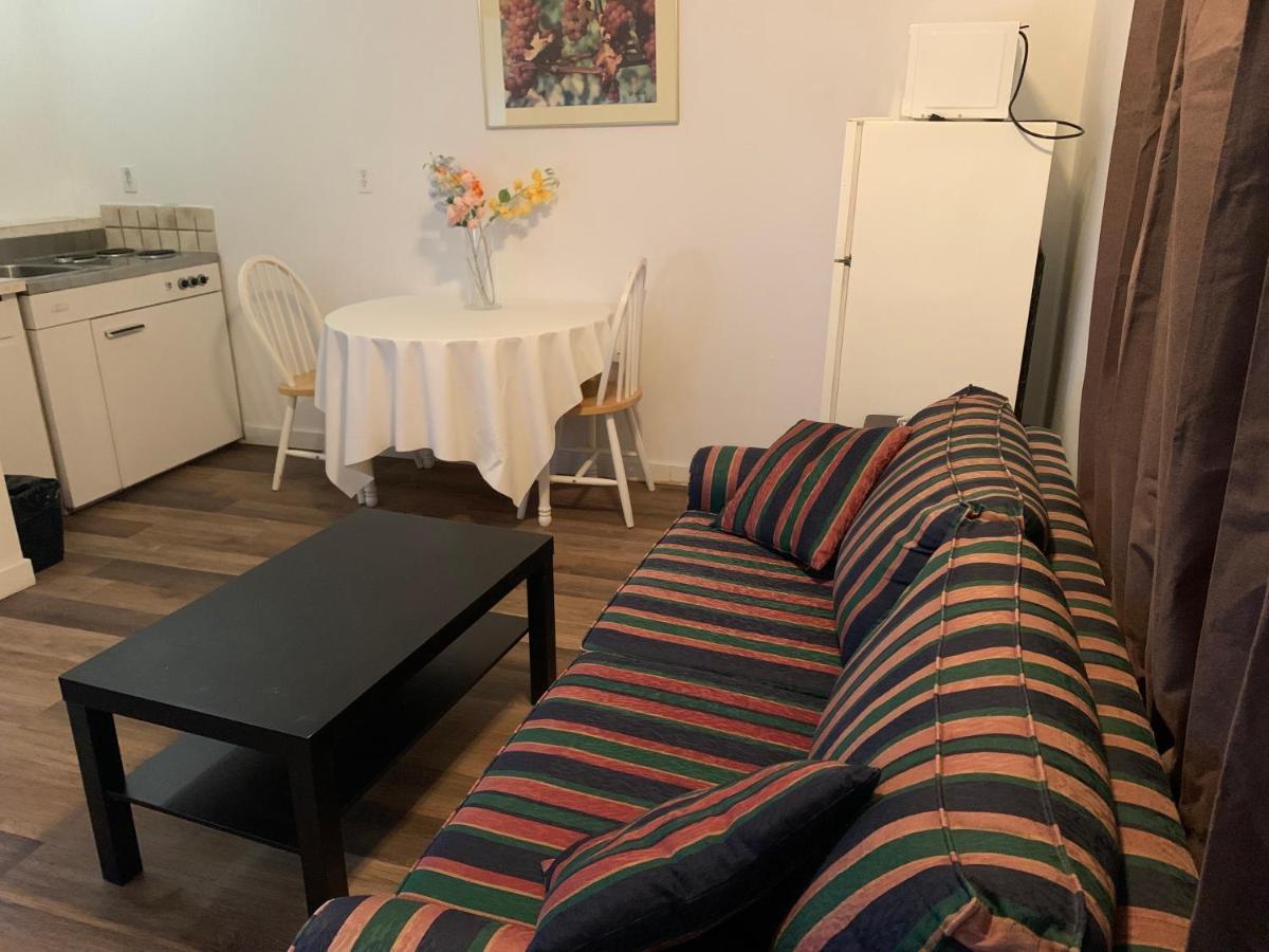 Swiss Sunset Inn ペンティクトン エクステリア 写真