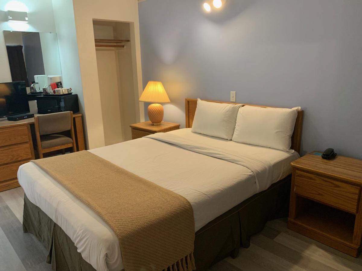 Swiss Sunset Inn ペンティクトン エクステリア 写真