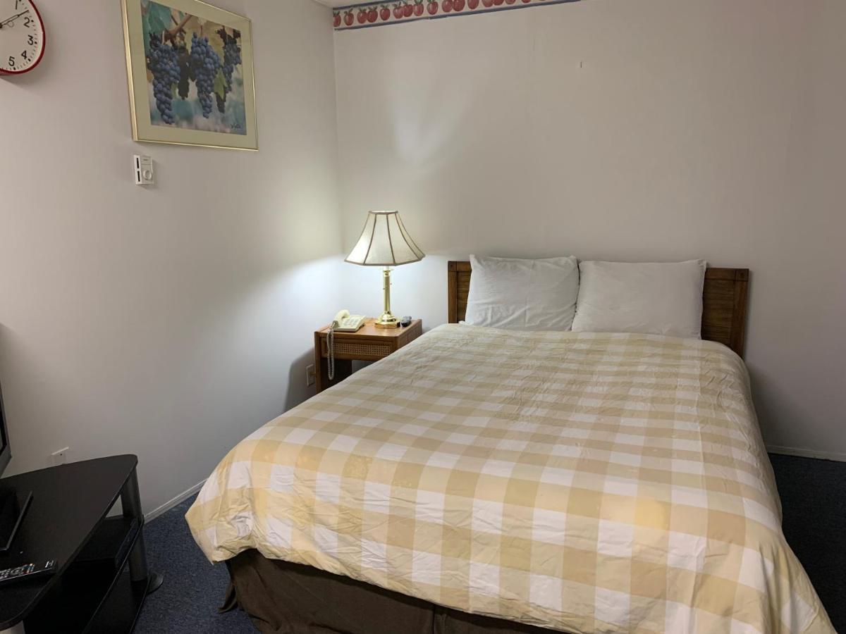 Swiss Sunset Inn ペンティクトン エクステリア 写真