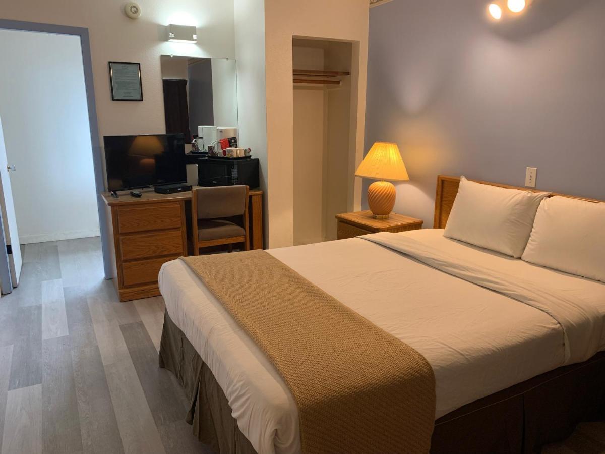 Swiss Sunset Inn ペンティクトン エクステリア 写真