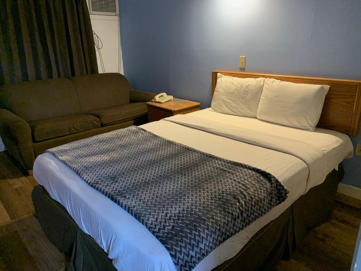 Swiss Sunset Inn ペンティクトン エクステリア 写真