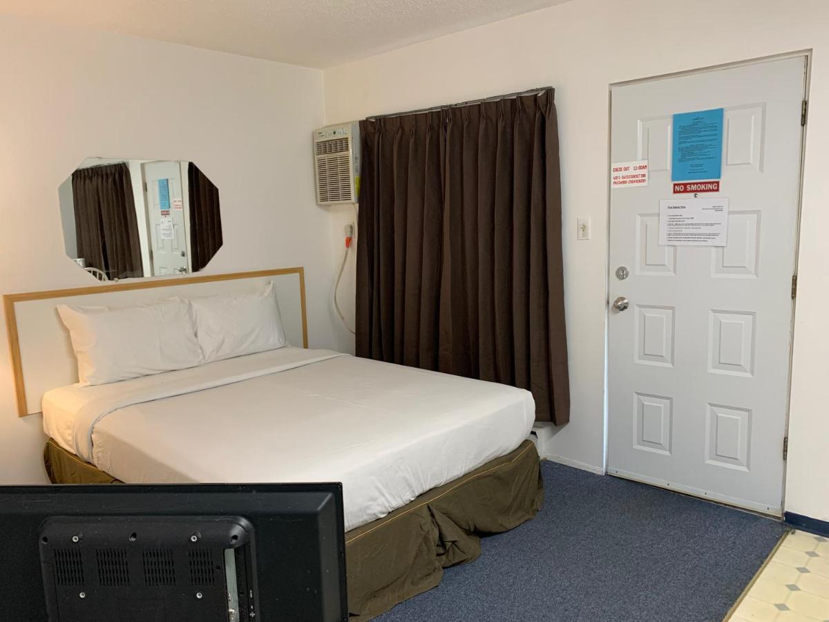 Swiss Sunset Inn ペンティクトン エクステリア 写真