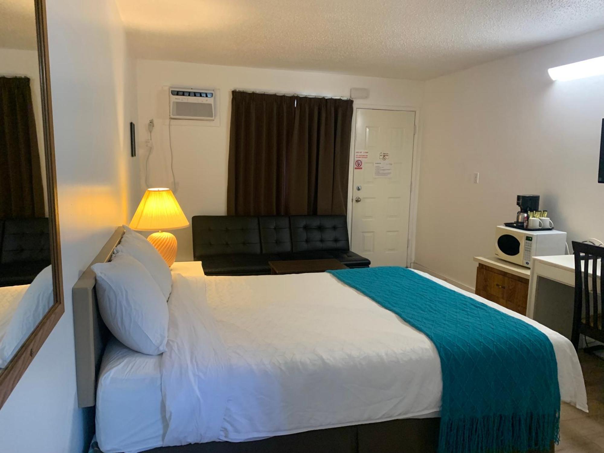Swiss Sunset Inn ペンティクトン エクステリア 写真
